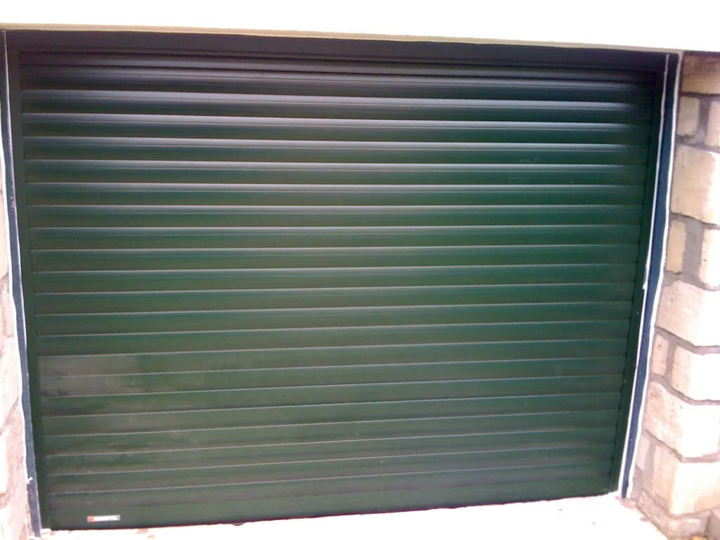 Porte de garage enroulable sur mesure - réalisation Brest (Bretagne)