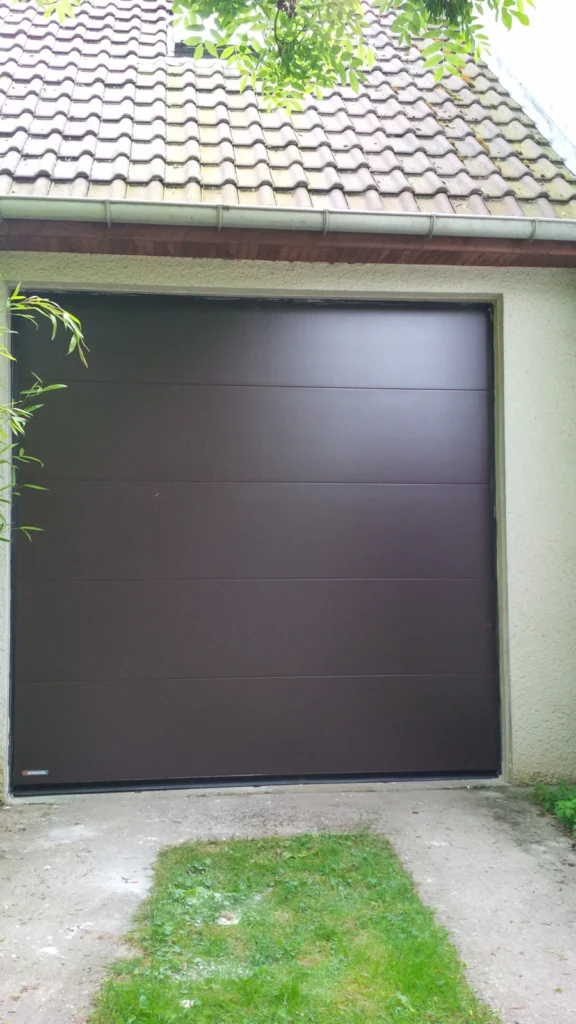 Porte de garage sectionnelle sur mesure - réalisation Strasbourg (Grand Est)