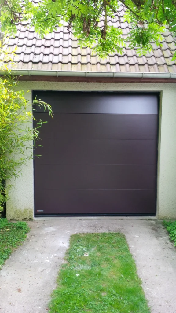 Porte de garage sectionnelle sur mesure - réalisation Marseille (Provence-Alpes-Côte d’Azur)
