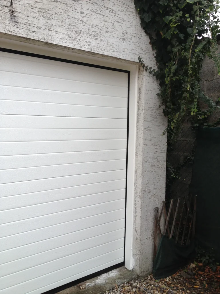 Porte de garage sectionnelle sur mesure - réalisation Metz (Grand Est)