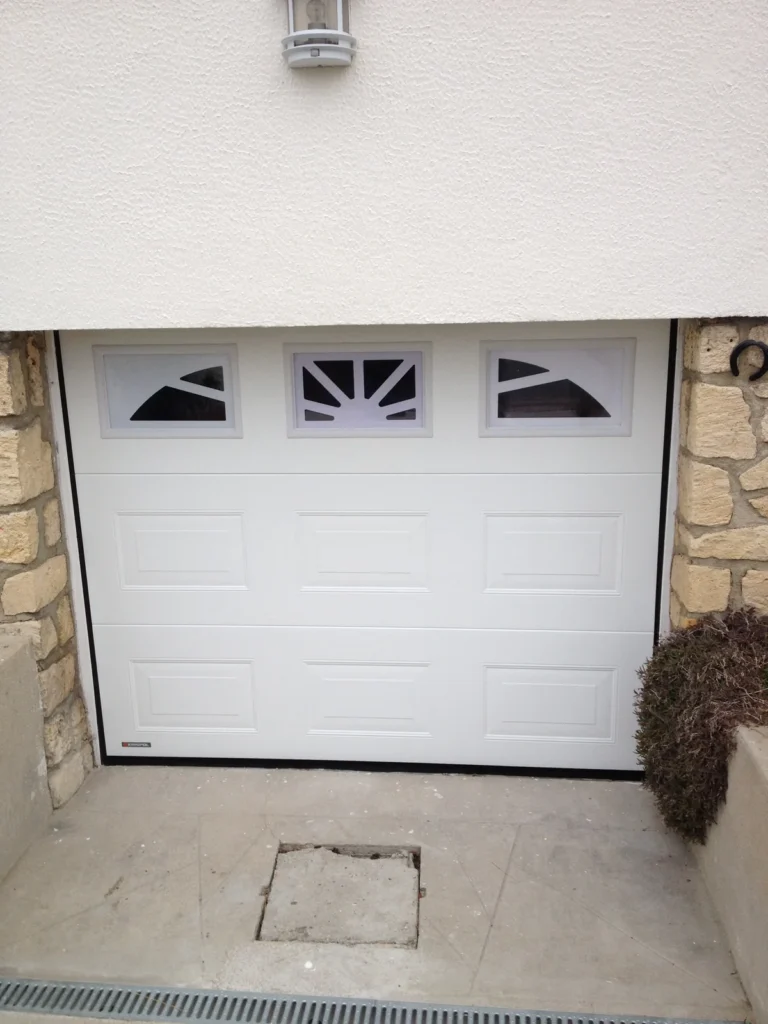 Porte de garage sectionnelle sur mesure - réalisation Val-d’Oise (Île-de-France)