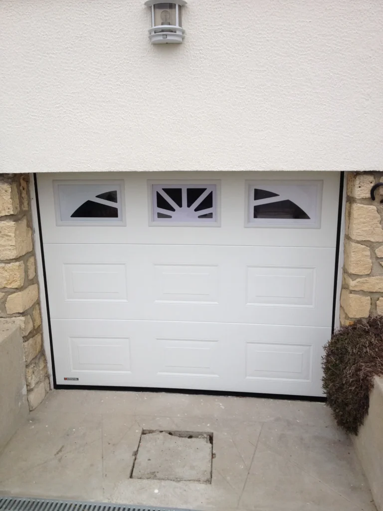 Porte de garage sectionnelle sur mesure - réalisation Metz (Grand Est)
