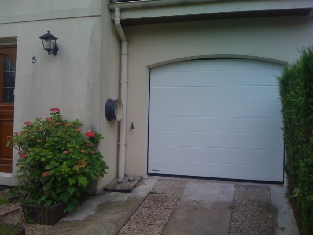 Porte de garage sectionnelle sur mesure - réalisation Perpignan (Occitanie)