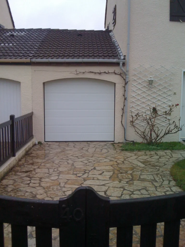 Porte de garage sectionnelle sur mesure - réalisation Perpignan (Occitanie)