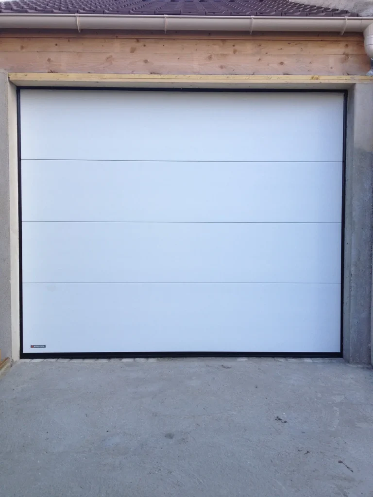 Porte de garage sectionnelle sur mesure - réalisation Montpellier (Occitanie)