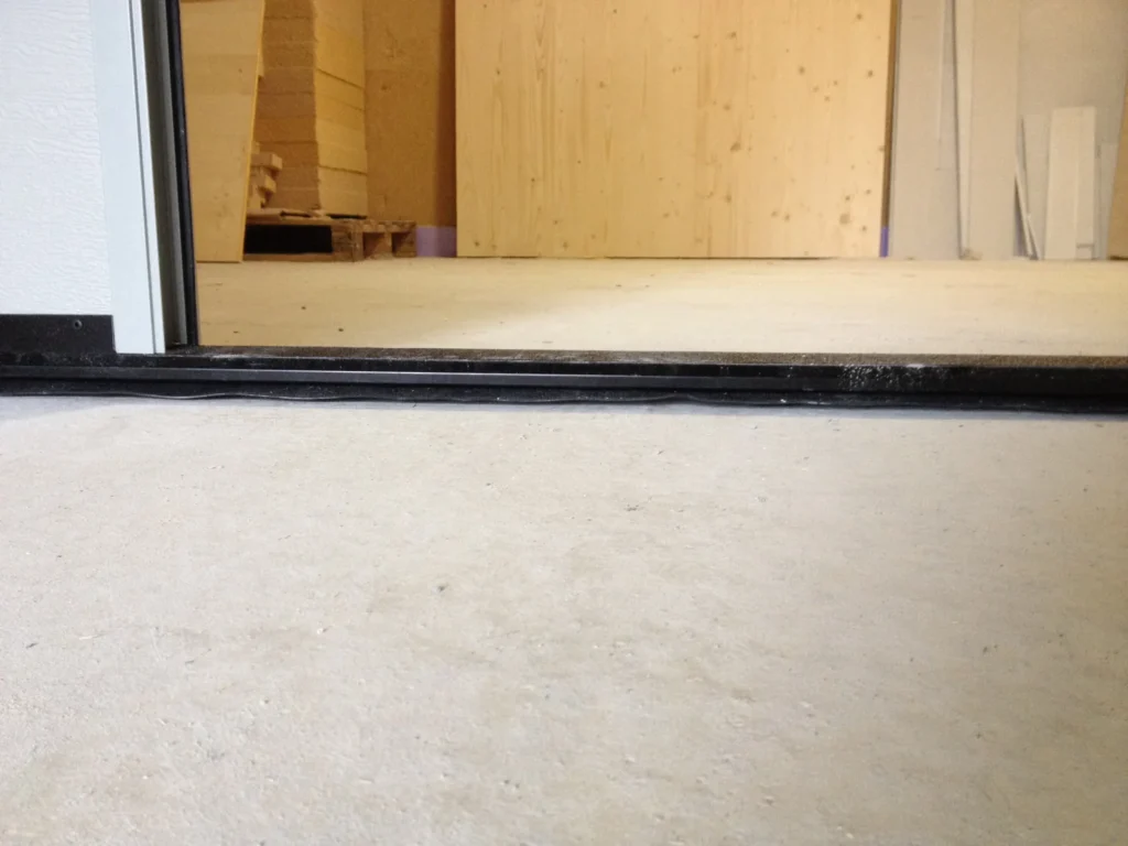 Porte de garage sectionnelle sur mesure - réalisation Angers (Pays de la Loire)