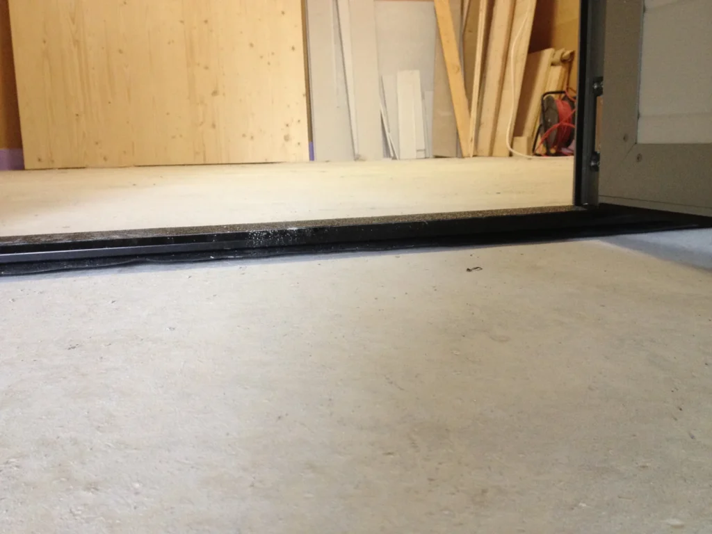 Porte de garage sectionnelle sur mesure - réalisation Saint-Étienne (Auvergne-Rhône-Alpes)