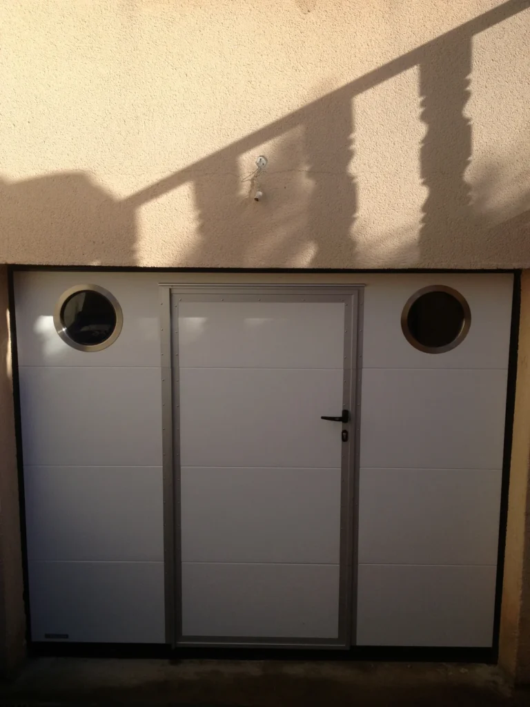 Porte de garage sectionnelle sur mesure - réalisation Perpignan (Occitanie)