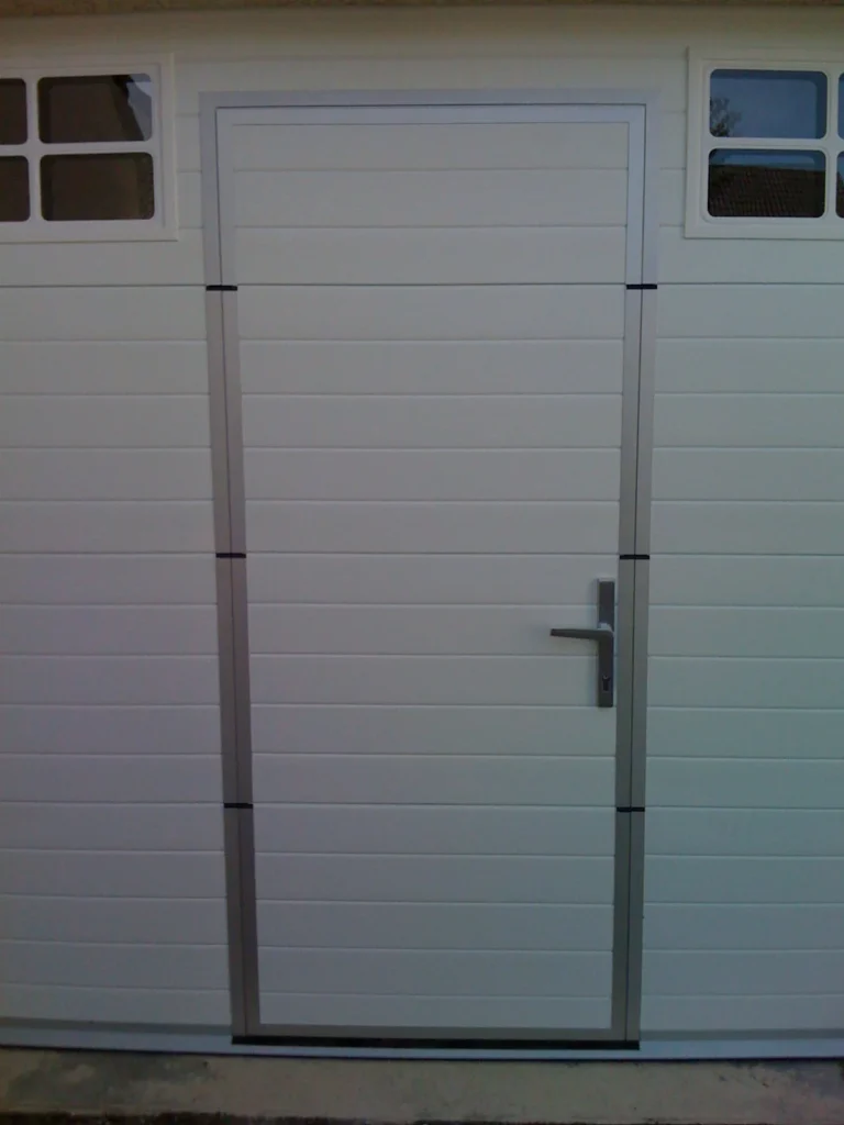 Porte de garage sectionnelle sur mesure - réalisation Strasbourg (Grand Est)
