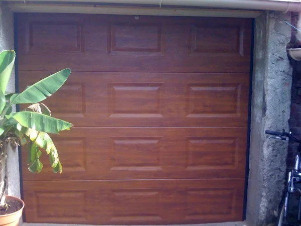 Porte de garage sectionnelle sur mesure - réalisation Bordeaux (Nouvelle-Aquitaine)