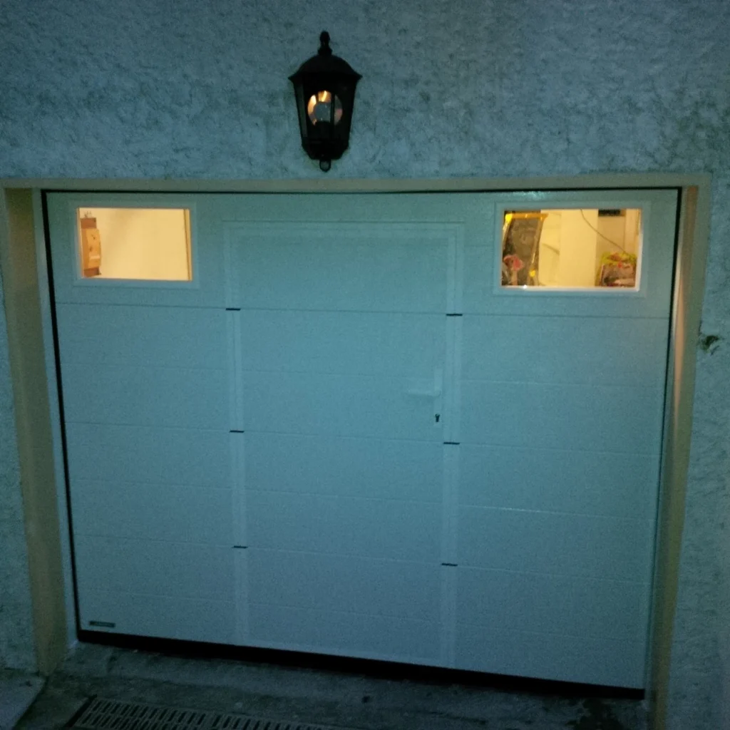 Porte de garage sectionnelle sur mesure - réalisation La Rochelle (Nouvelle-Aquitaine)