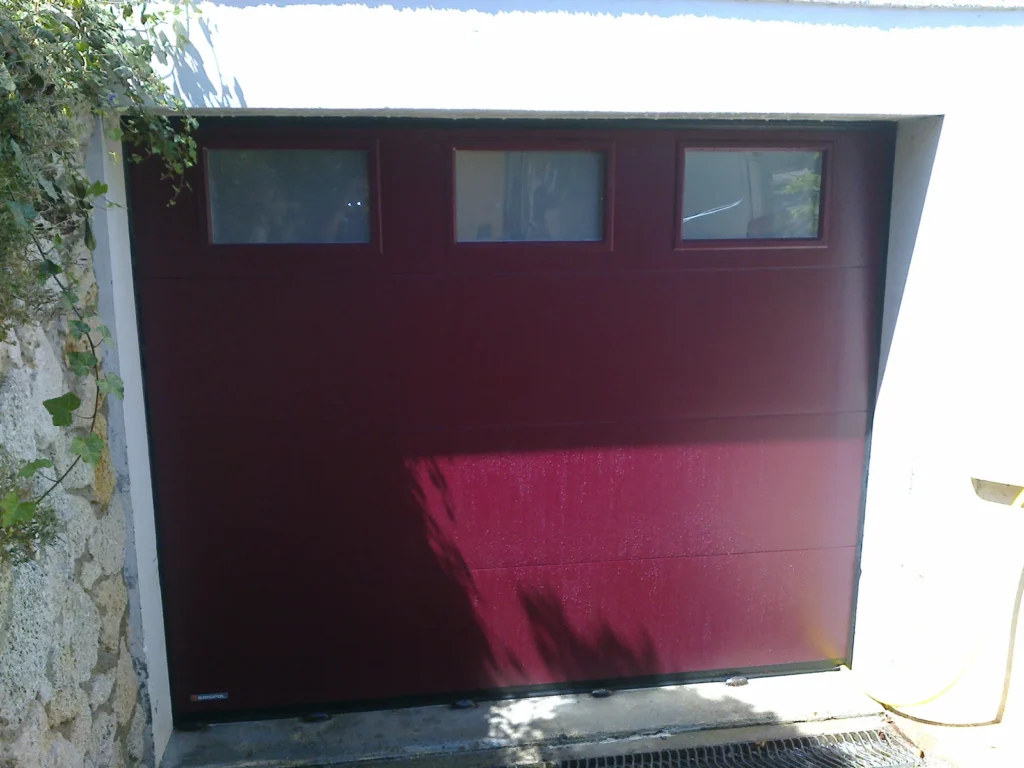 Porte de garage sectionnelle sur mesure - réalisation Tours (Centre-Val de Loire)