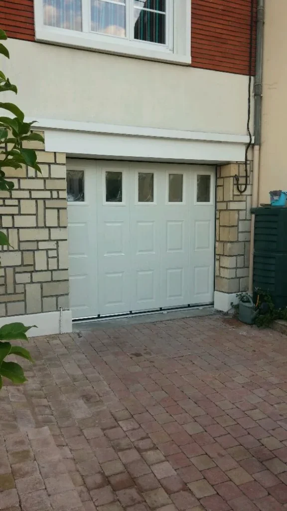Porte de garage sectionnelle sur mesure - réalisation Yvelines (Île-de-France)