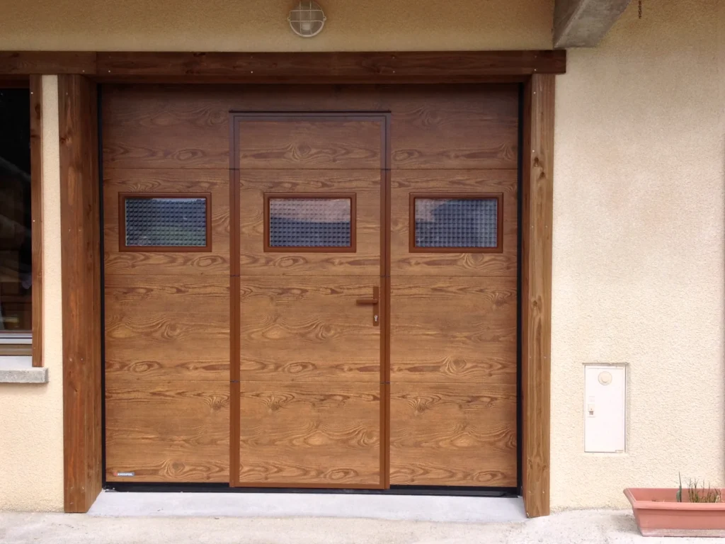 Porte de garage sectionnelle sur mesure - réalisation Nîmes (Occitanie)