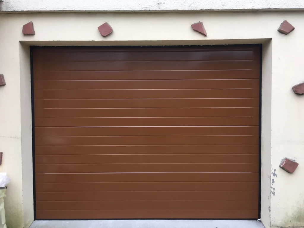 Porte de garage sectionnelle sur mesure - réalisation Montpellier (Occitanie)