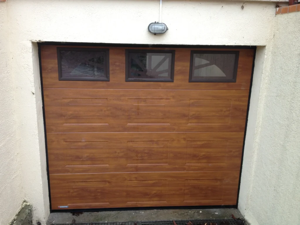 Porte de garage sectionnelle sur mesure - réalisation Angers (Pays de la Loire)