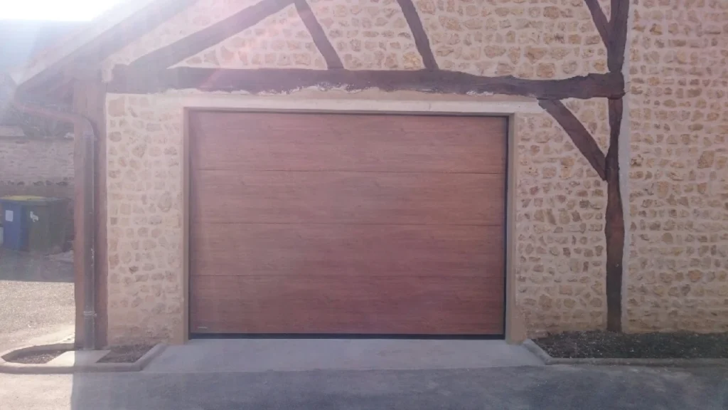 Porte de garage sectionnelle sur mesure - réalisation Reims (Grand Est)