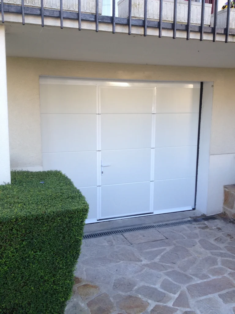Porte de garage sectionnelle sur mesure - réalisation Reims (Grand Est)