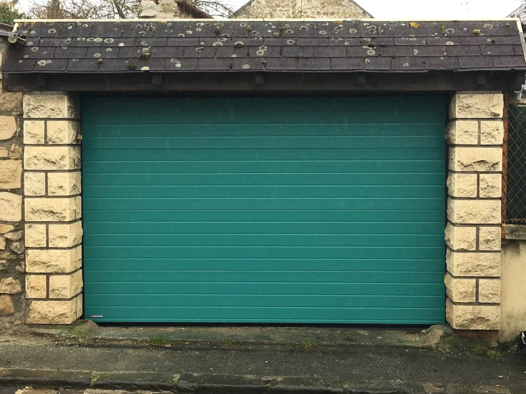 Porte de garage sectionnelle sur mesure - réalisation Tours (Centre-Val de Loire)