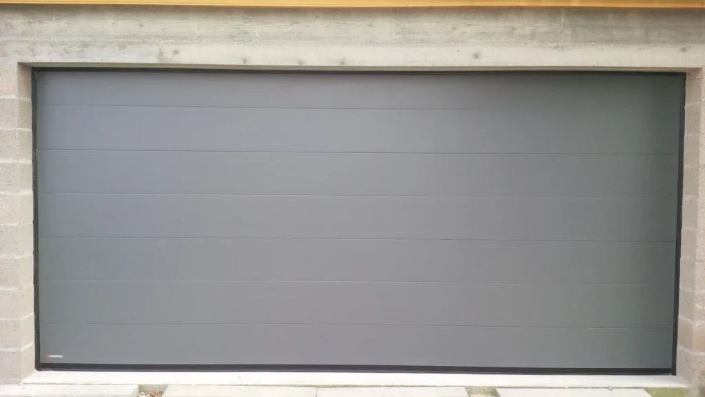 Porte de garage sectionnelle sur mesure - réalisation Nice (Provence-Alpes-Côte d’Azur)