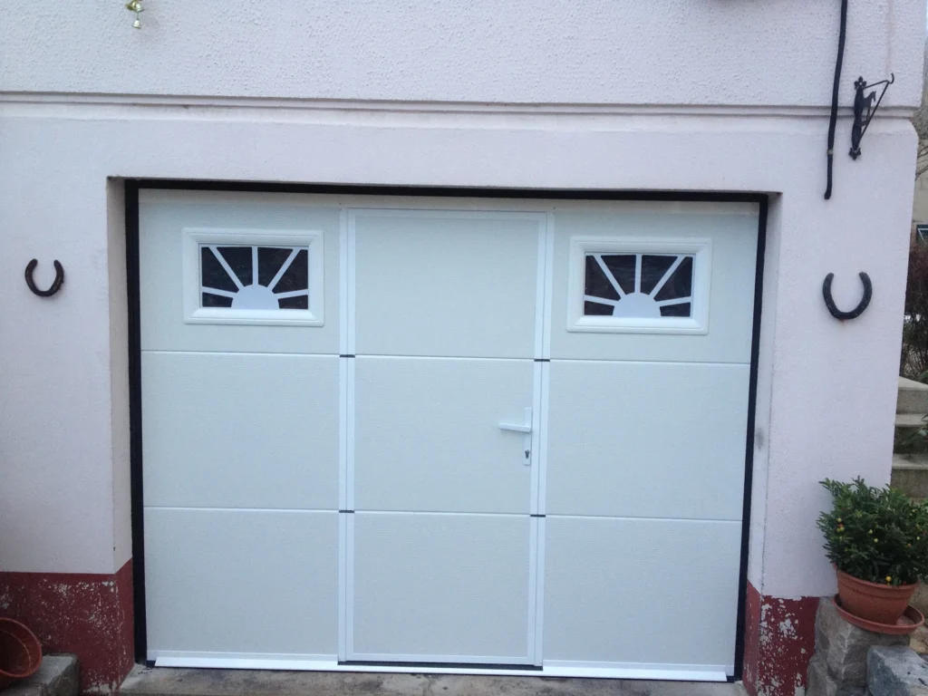 Porte de garage sectionnelle sur mesure - réalisation Seine-Saint-Denis (Île-de-France)