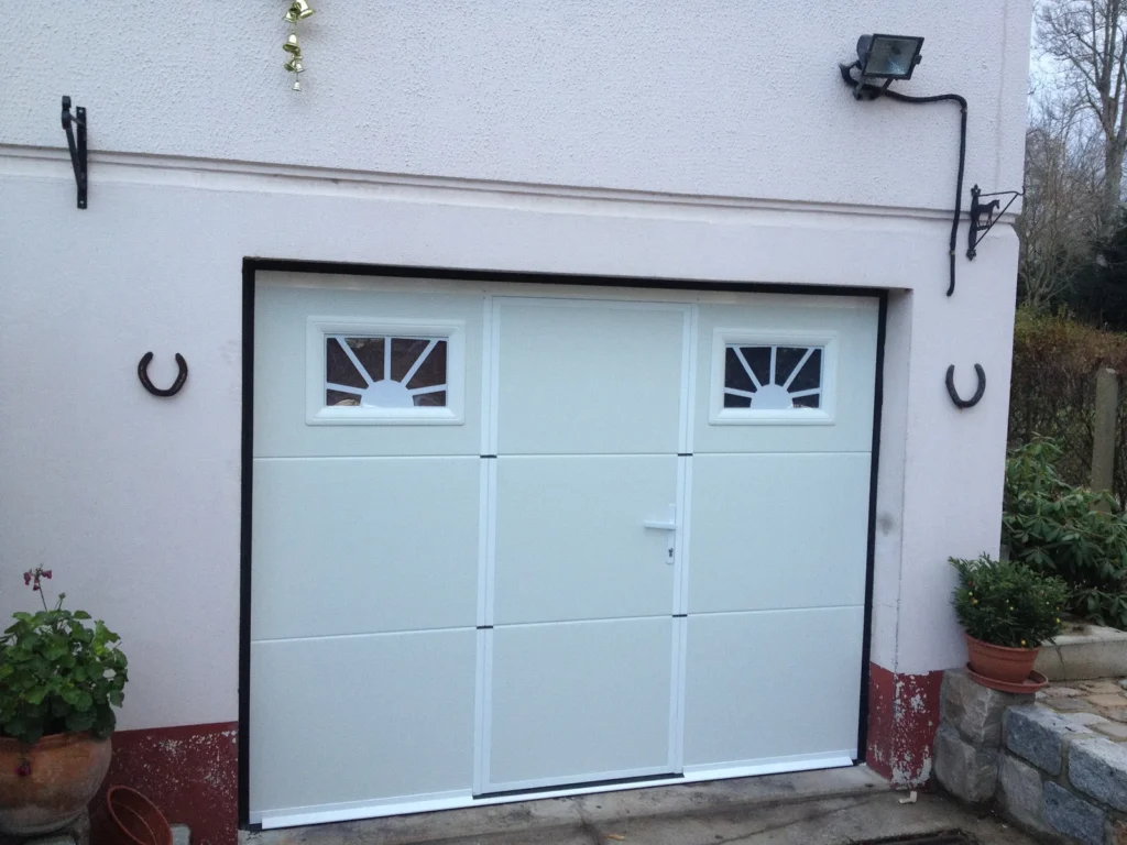 Porte de garage sectionnelle sur mesure - réalisation Brest (Bretagne)