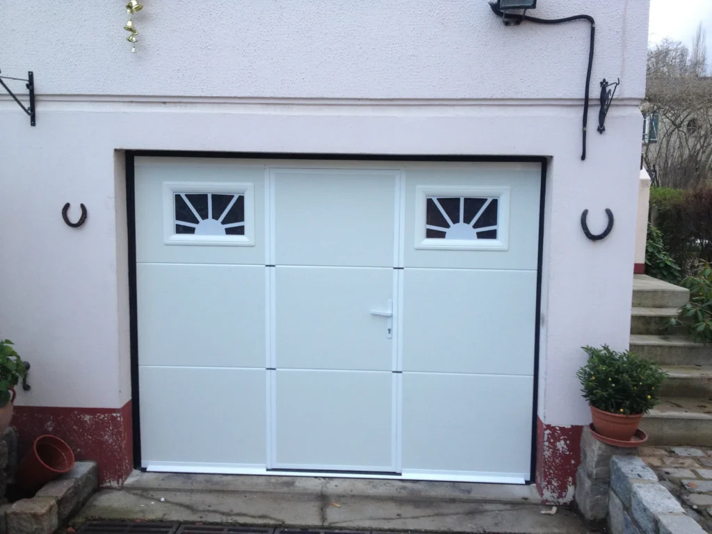 Porte de garage sectionnelle sur mesure - réalisation Besançon (Bourgogne-Franche-Comté)