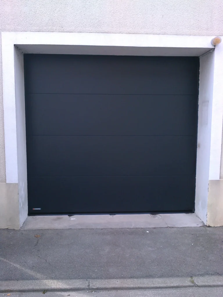 Porte de garage sectionnelle sur mesure - réalisation Essonne (Île-de-France)