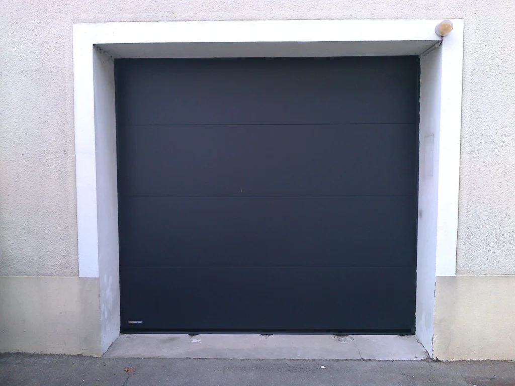 Porte de garage sectionnelle sur mesure - réalisation Tours (Centre-Val de Loire)