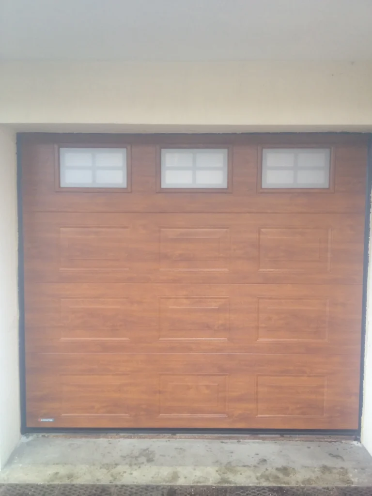Porte de garage sectionnelle sur mesure - réalisation Nice (Provence-Alpes-Côte d’Azur)