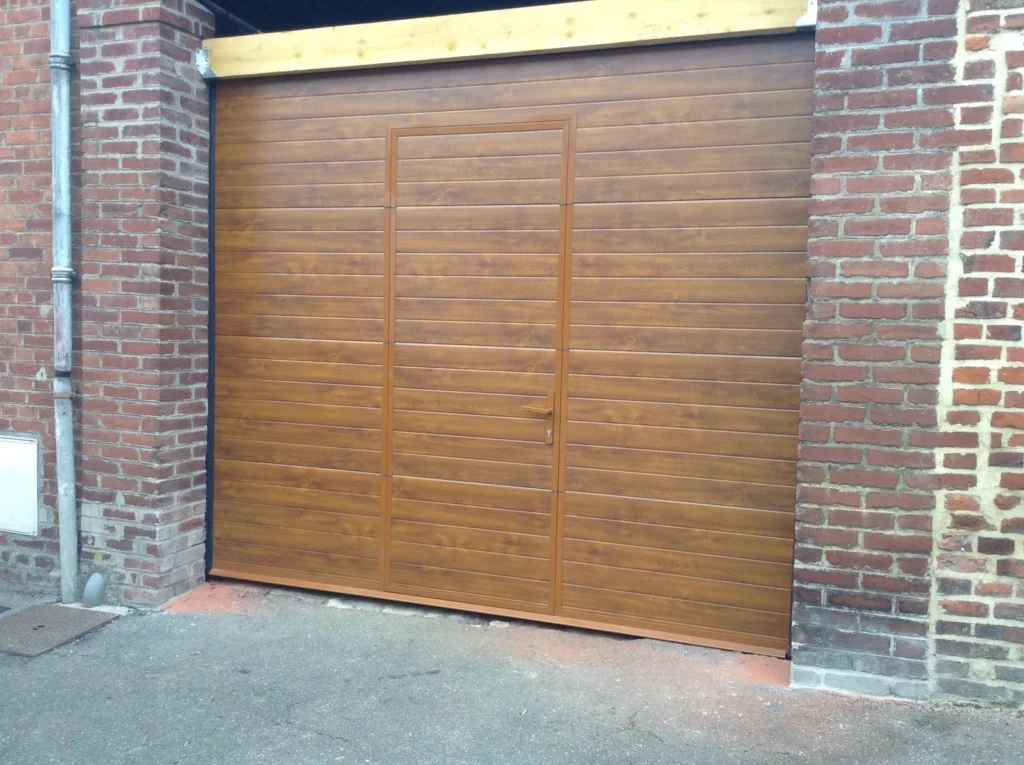 Porte de garage sectionnelle sur mesure - réalisation Lille (Hauts-de-France)