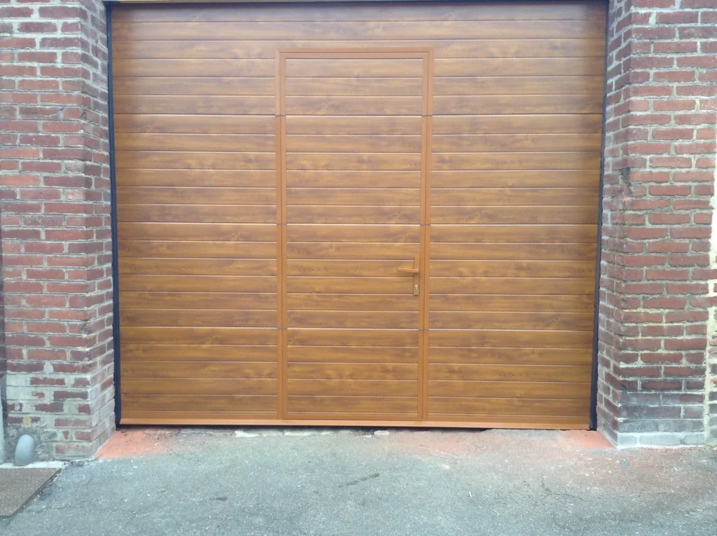 Porte de garage sectionnelle sur mesure - réalisation Bordeaux (Nouvelle-Aquitaine)