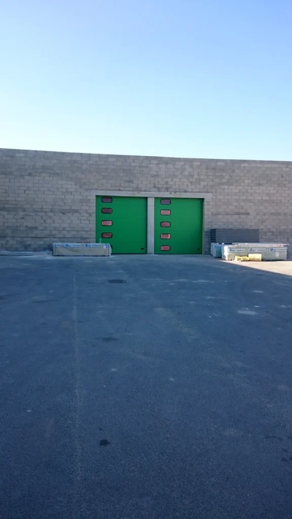Porte de garage sectionnelle sur mesure - réalisation Aix-en-Provence (Provence-Alpes-Côte d’Azur)