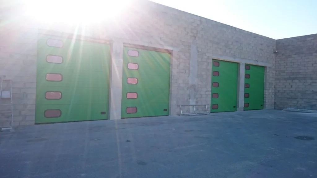 Porte de garage sectionnelle sur mesure - réalisation Pau (Nouvelle-Aquitaine)