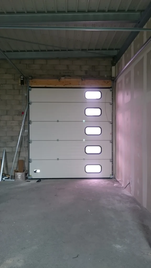 Porte de garage sectionnelle sur mesure - réalisation Toulouse (Occitanie)