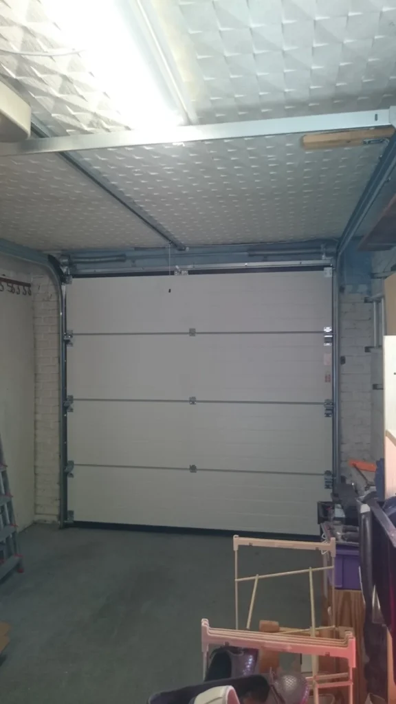 Porte de garage sectionnelle sur mesure - réalisation Angers (Pays de la Loire)