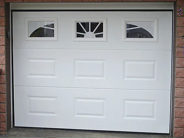 Porte de garage sectionnelle sur mesure - réalisation Rennes (Bretagne)