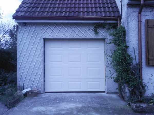 Porte de garage sectionnelle sur mesure - réalisation Pau (Nouvelle-Aquitaine)