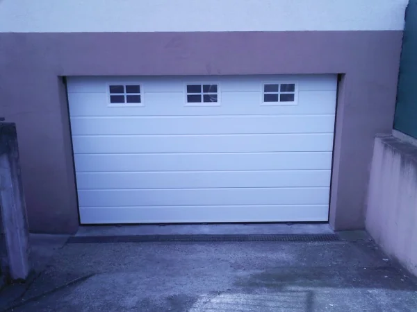 Porte de garage sectionnelle sur mesure - réalisation Orléans (Centre-Val de Loire)