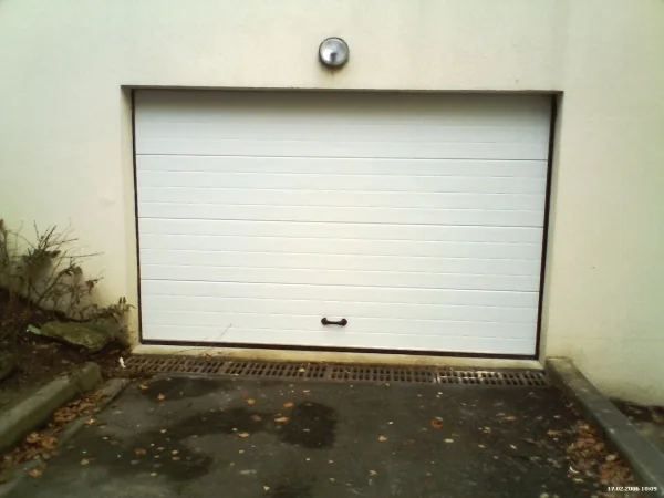 Porte de garage sectionnelle sur mesure - réalisation Brest (Bretagne)