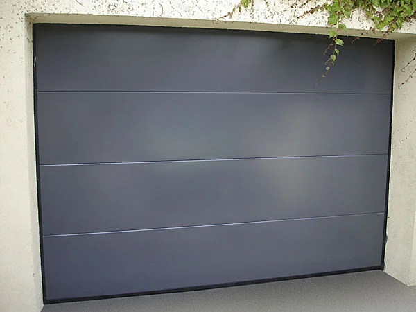Porte de garage sectionnelle sur mesure - réalisation Metz (Grand Est)