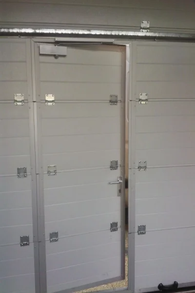Porte de garage sectionnelle sur mesure - réalisation Toulon (Provence-Alpes-Côte d’Azur)