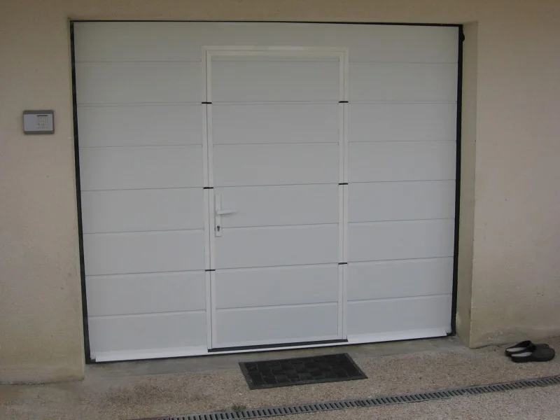 Porte de garage sectionnelle sur mesure - réalisation Val-de-Marne (Île-de-France)