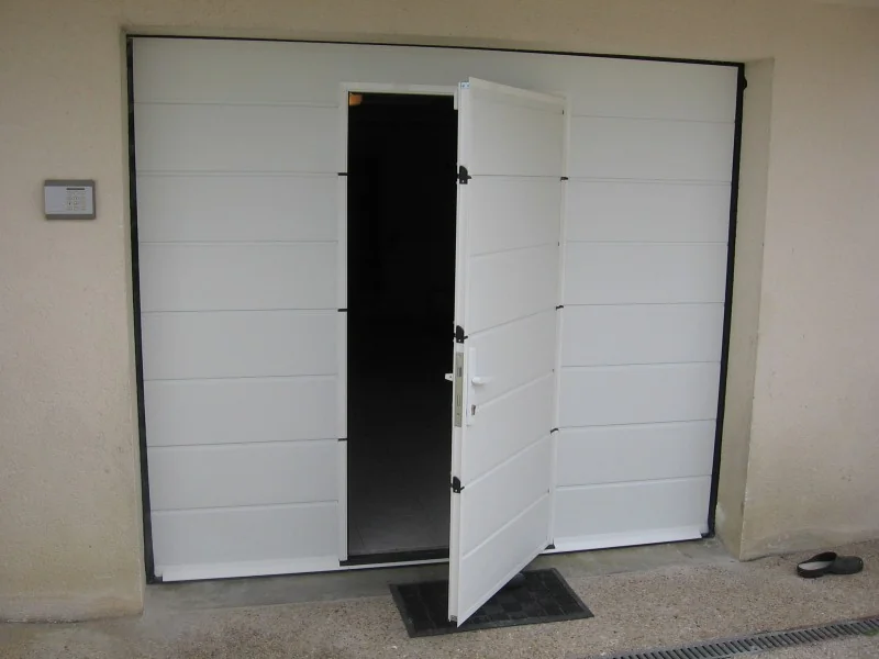 Porte de garage sectionnelle sur mesure - réalisation Aix-en-Provence (Provence-Alpes-Côte d’Azur)