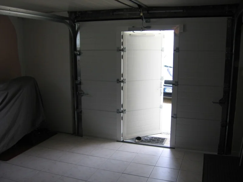 Porte de garage sectionnelle sur mesure - réalisation Caen (Normandie)