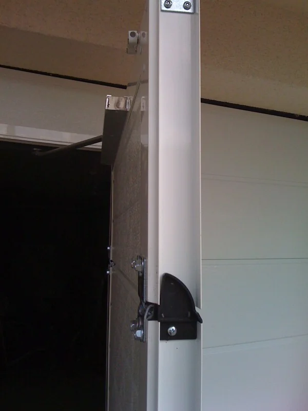 Porte de garage sectionnelle sur mesure - réalisation Seine-Saint-Denis (Île-de-France)