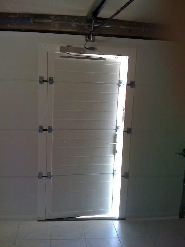 Porte de garage sectionnelle sur mesure - réalisation Nîmes (Occitanie)