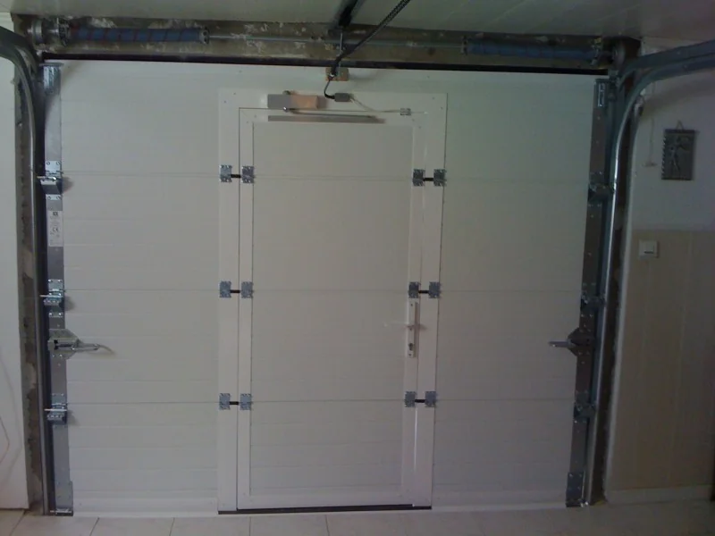 Porte de garage sectionnelle sur mesure - réalisation Rouen (Normandie)