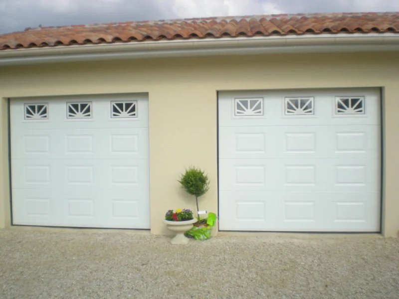 Porte de garage sectionnelle sur mesure - réalisation Grenoble (Auvergne-Rhône-Alpes)
