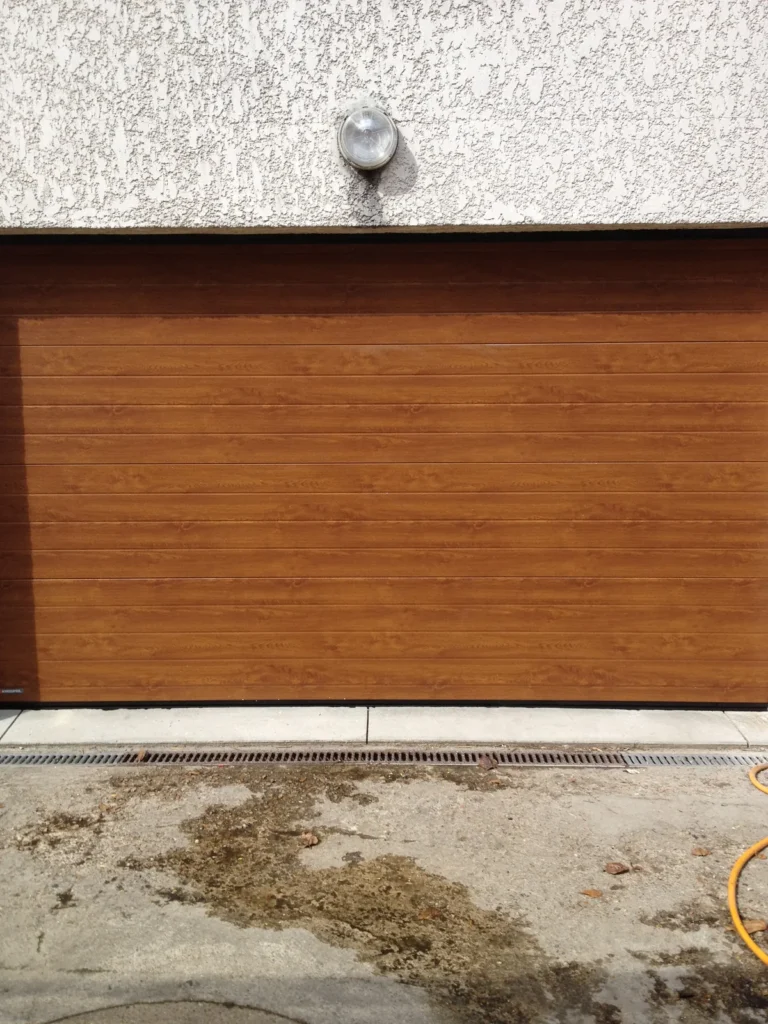 Porte de garage sectionnelle sur mesure - réalisation Brest (Bretagne)
